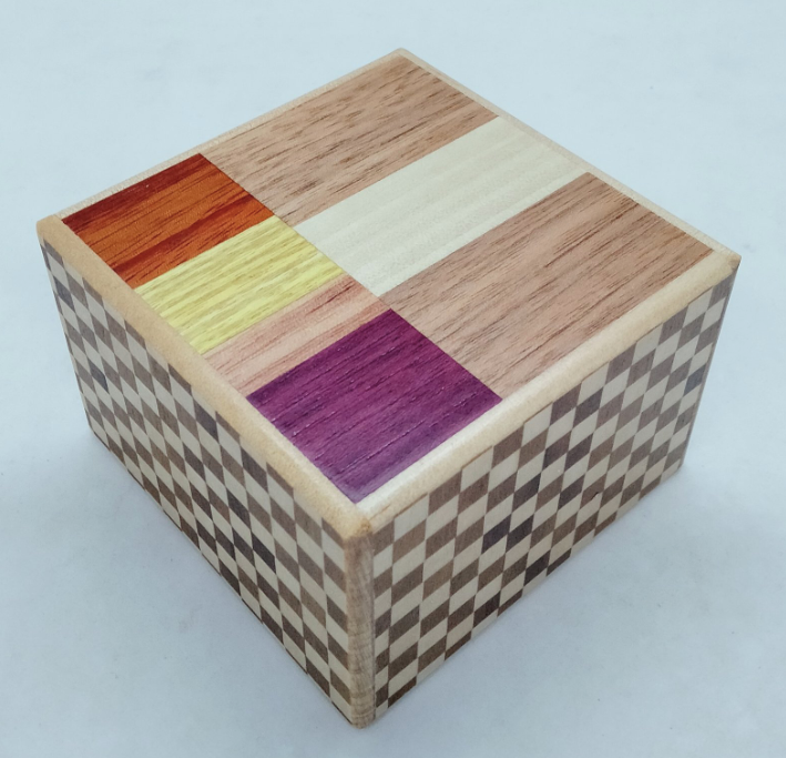 Square 5 Step Knock Japanese puzzle box (Natural wood/Ichimatsu)