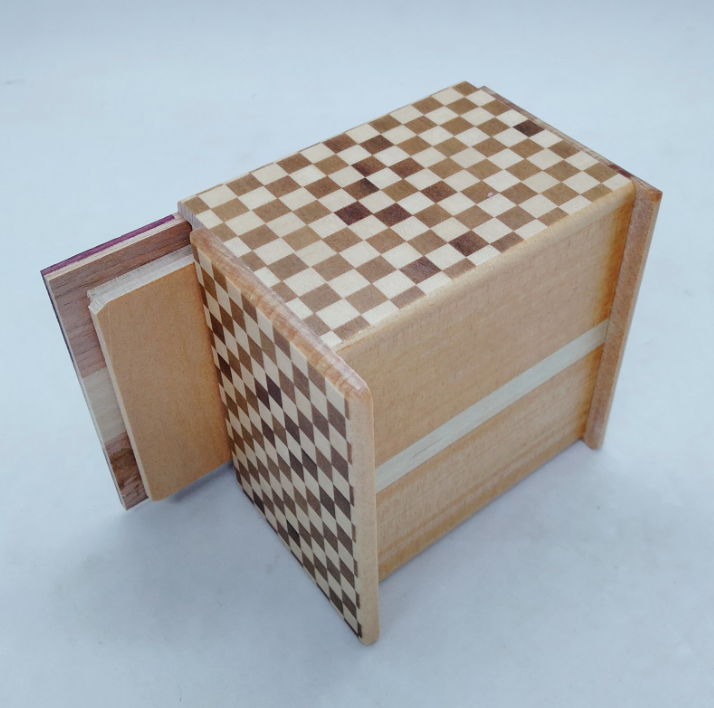 Square 5 Step Knock Japanese puzzle box (Natural wood/Ichimatsu)
