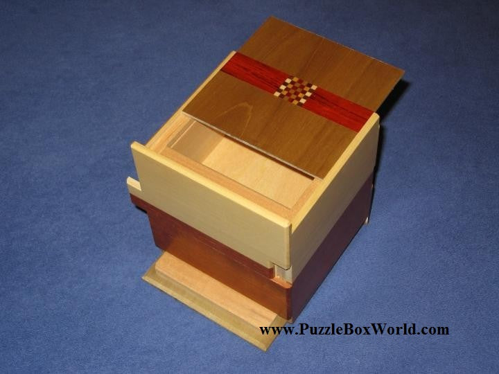 products/3.5_sun_double_compartment_limited_edition_japanese_puzzle_box_by_hiroyuki_oka.jpg