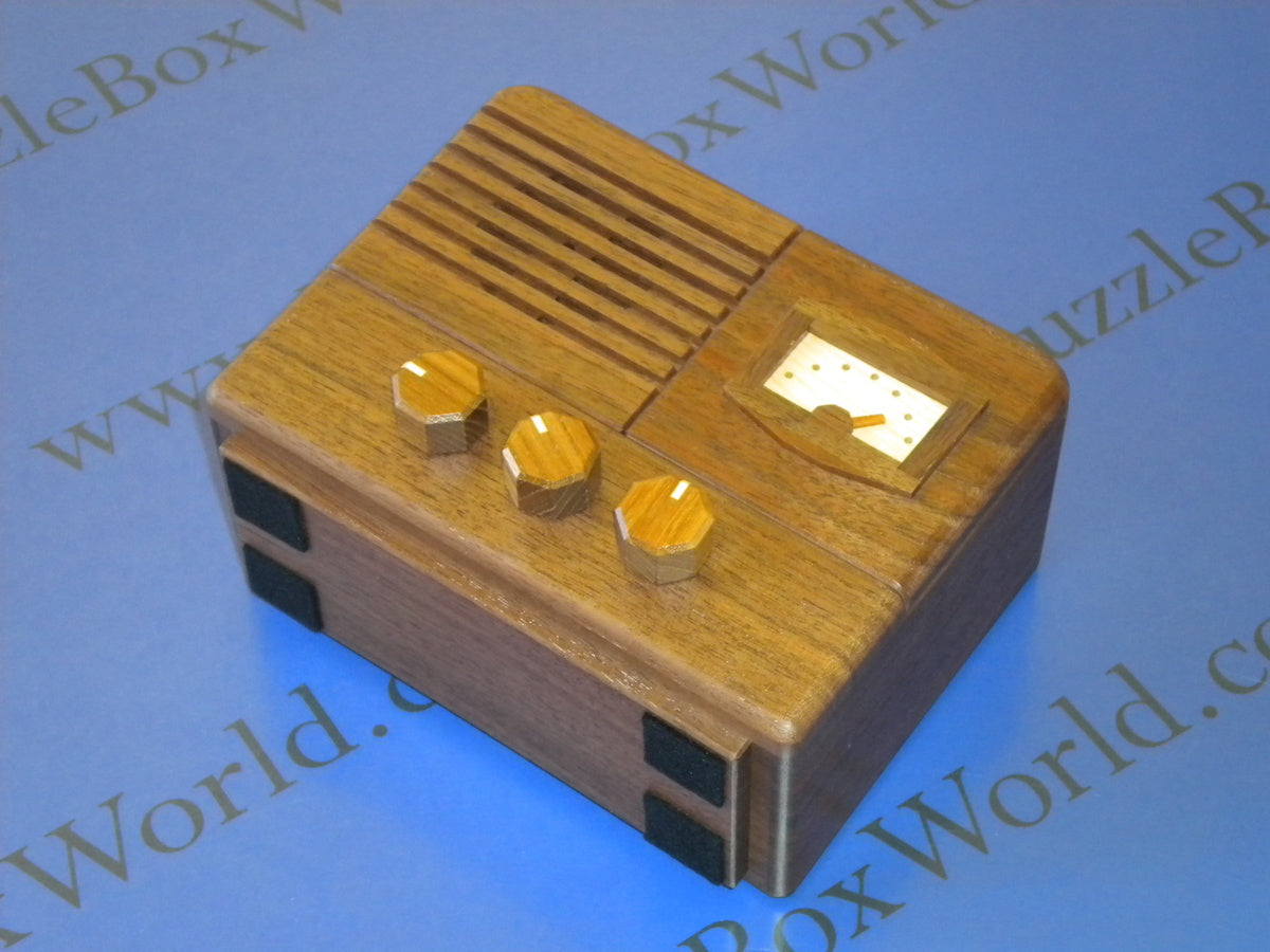 Antique Radio by Hiroshi Iwahara