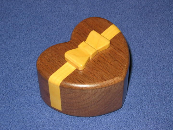 Love Box 4 by Akio Kamei