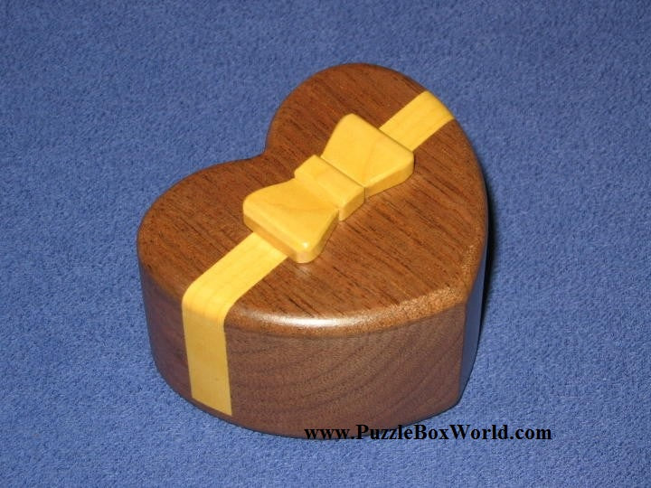 Love Box 4 by Akio Kamei