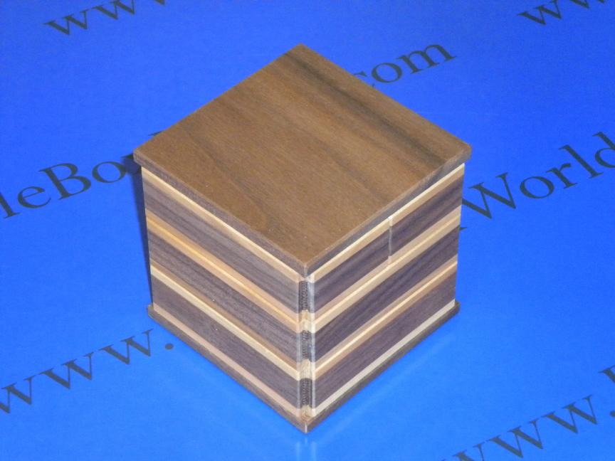 The Unfasten Japanese Puzzle produced by Akio Kamei