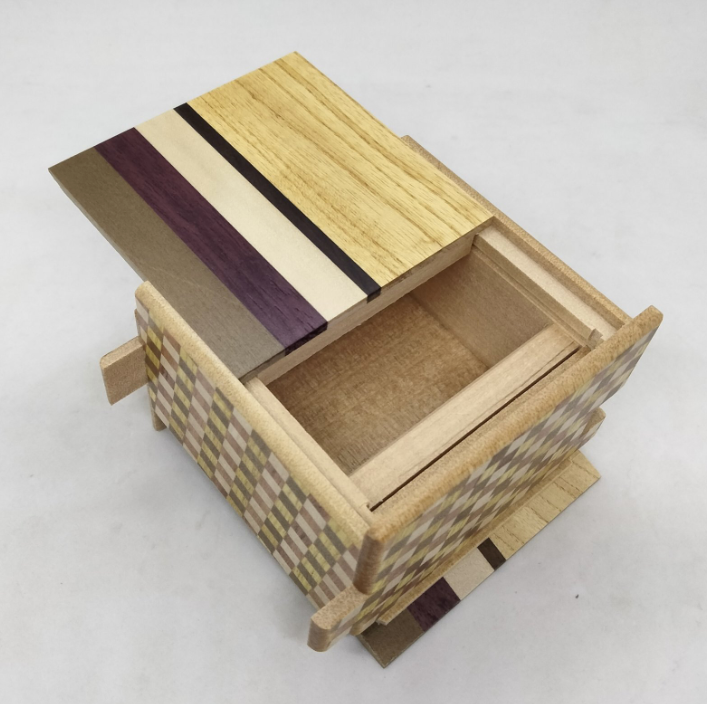Square 18 Step Ichimatsu/Natural Wood Japanese Puzzle Box