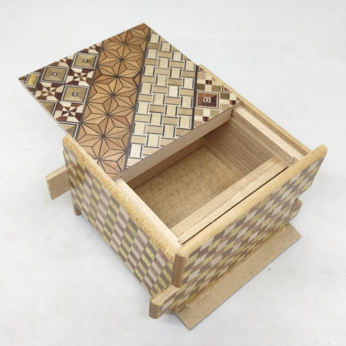 Square 18 Step Ichimatsu/Yosegi/Natural Wood Japanese Puzzle Box