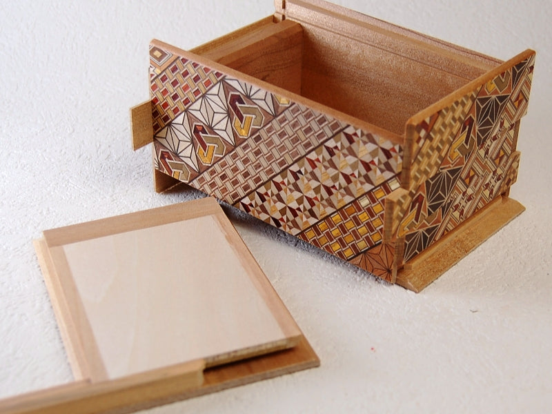 products/5_sun_21_1_step_koyosegi_japanese_puzzle_box3.jpg