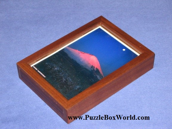 products/frame_japanese_puzzle_box_by_hideto_satou.jpg