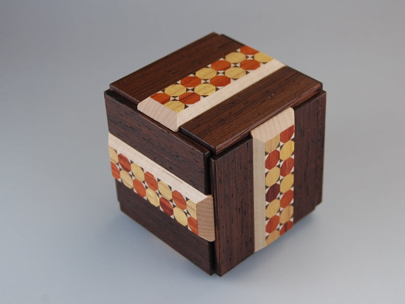 products/kagome_triskele_special_edition_japanese_puzzle_box.jpg