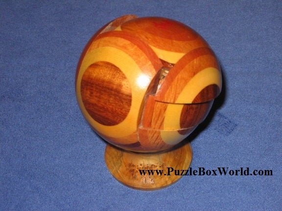 products/mung_kow_puzzle_ball_by_stephen_chin_2.jpg